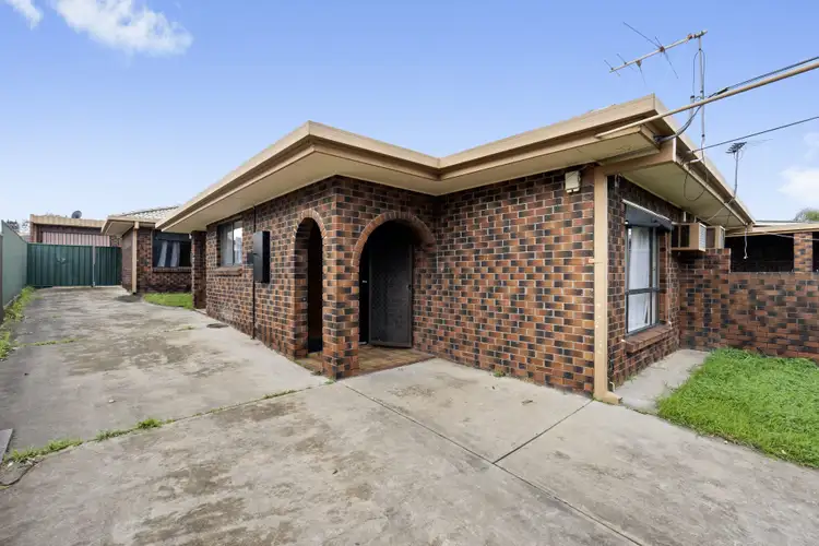 6 Lindsay Avenue