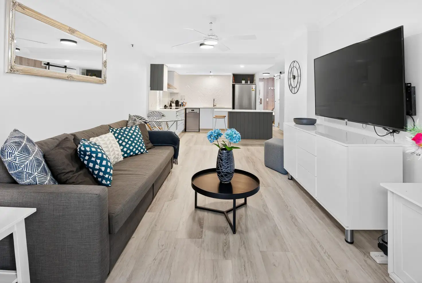 Main view of Homely unit listing, 1E/3540 Main Beach Parade, Main Beach QLD 4217