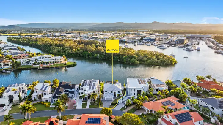 1675 Riverdale Drive, Hope Island QLD 4212