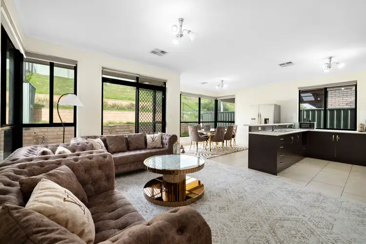 33 Macmillan Avenue, Mawson Lakes SA 5095