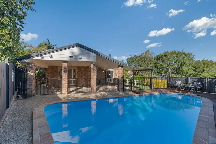8 Brookvale Close, Kenmore Hills QLD 4069