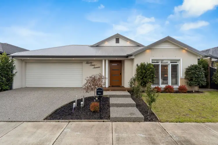 11 Oasis Avenue, Mickleham VIC 3064