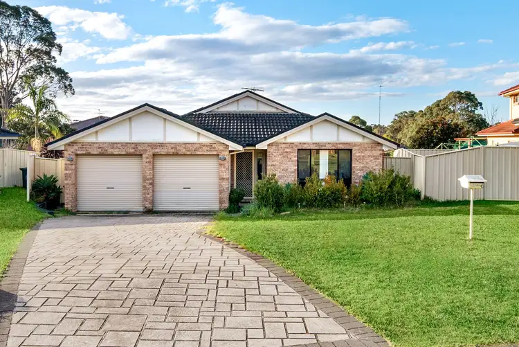 4 Gibbs Place, St Helens Park NSW 2560