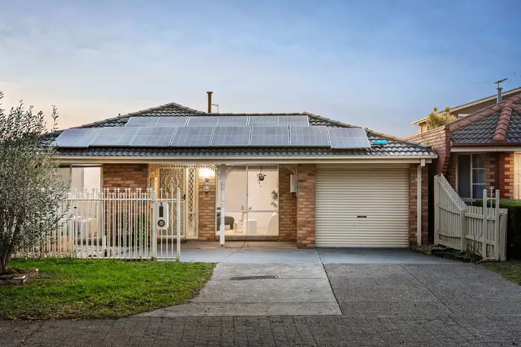 8 Dowding Close, Fawkner VIC 3060