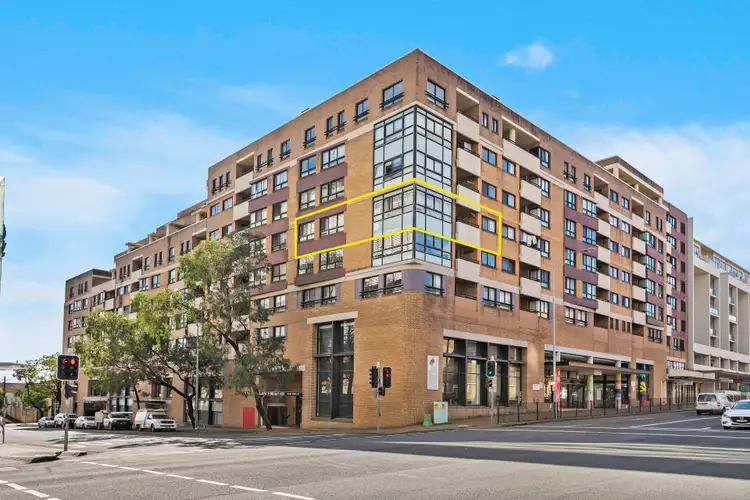 12-22 Dora Street