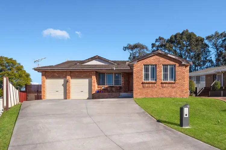 12 Balthasar Close, Rosemeadow NSW 2560