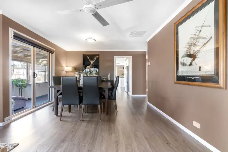 Fifth view of Homely house listing, 2 Arduina Court, Langwarrin VIC 3910