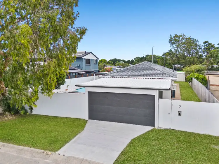 7 Tekapo Street, Broadbeach Waters QLD 4218