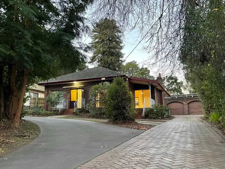 10 Glenora Avenue, Croydon VIC 3136