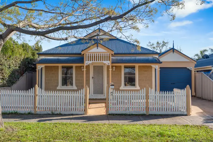 Main view of Homely house listing, 4 Avenel Gardens, Craigieburn VIC 3064