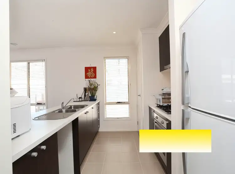 Second view of Homely house listing, 10 Kalimna Way, Truganina VIC 3029
