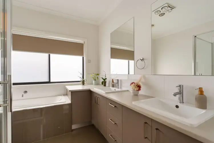 Sixth view of Homely house listing, 8 Gateshead Street, Craigieburn VIC 3064