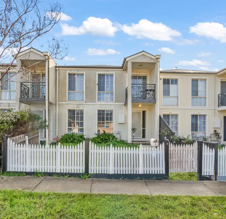 6 Parer Way, Roxburgh Park VIC 3064
