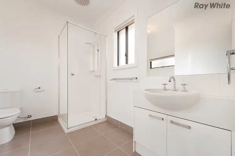 Fifth view of Homely house listing, 2/5 Heysham Place, Keilor Downs VIC 3038
