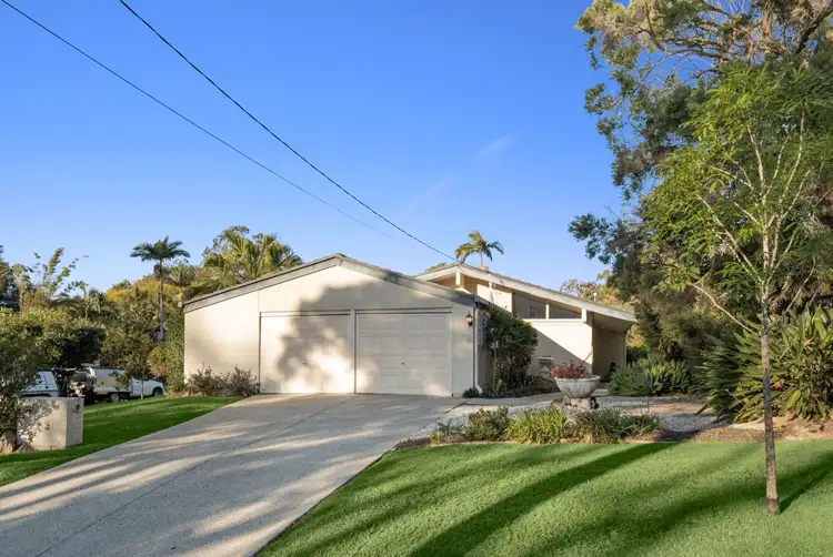 2 Roxburgh Street, Kenmore QLD 4069