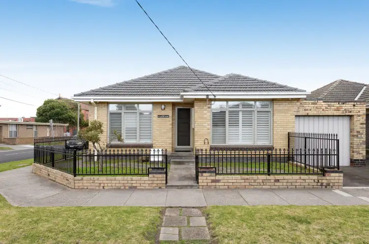 Main view of Homely unit listing, 4/10 Dalny Road, Murrumbeena VIC 3163