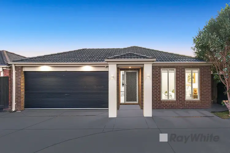 15 Penshurst Way, Cranbourne North VIC 3977