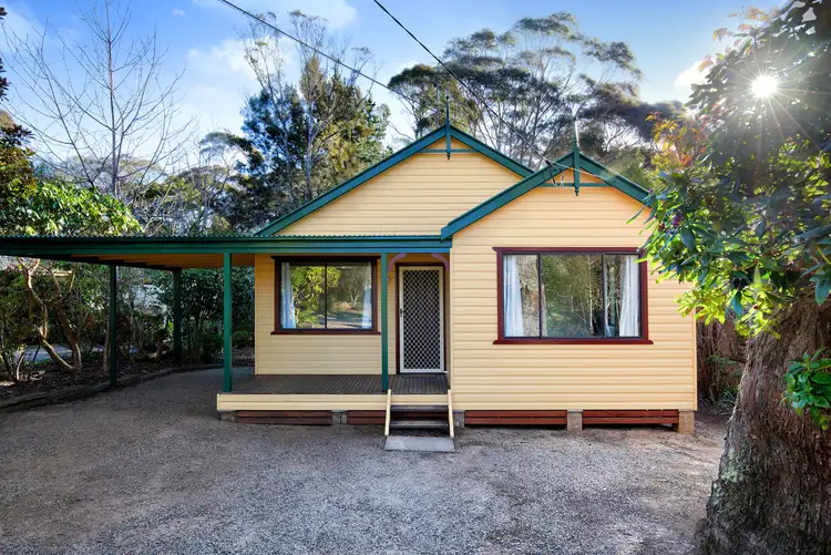 16 St Andrews Avenue, Blackheath NSW 2785