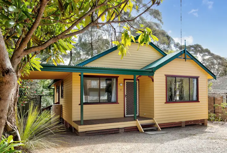 16 St Andrews Avenue, Blackheath NSW 2785