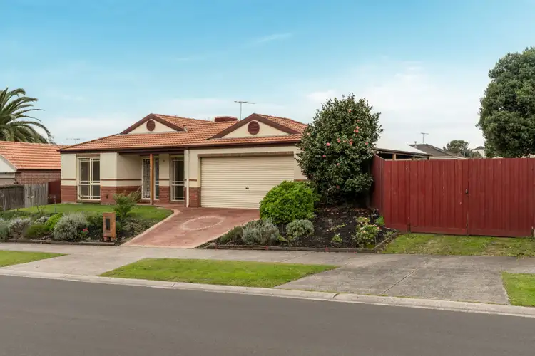 Second view of Homely house listing, 5 Bendemere Rise, Langwarrin VIC 3910