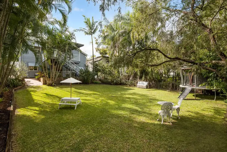 25 Belgrave Street, Balmoral QLD 4171