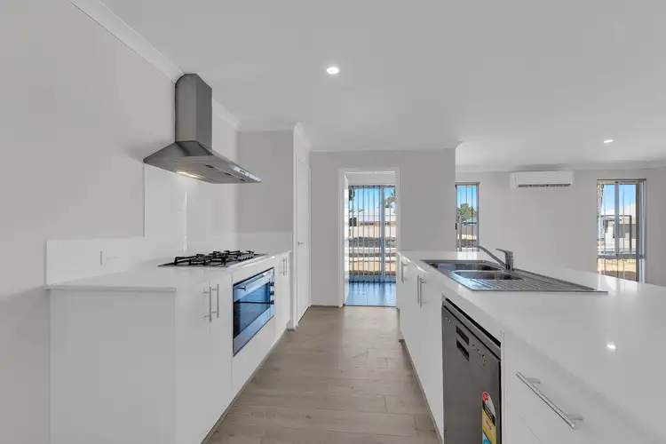 128 Lakewood Parkway, Coodanup WA 6210