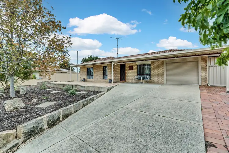 16 Saskatchewan Way, Greenfields WA 6210