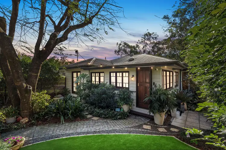 15 Jainba Street, Indooroopilly QLD 4068