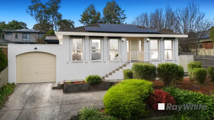 23 Joseph Banks Crescent, Endeavour Hills VIC 3802