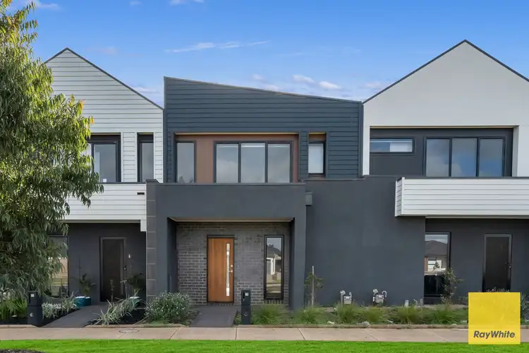19 Whitecross Drive, Thornhill Park VIC 3335