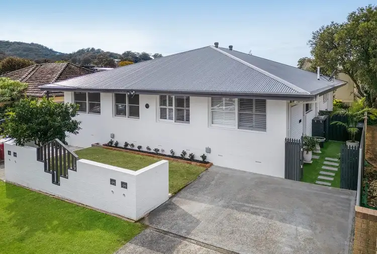 Main view of Homely villa listing, 2/193 Albany Street, Point Frederick NSW 2250