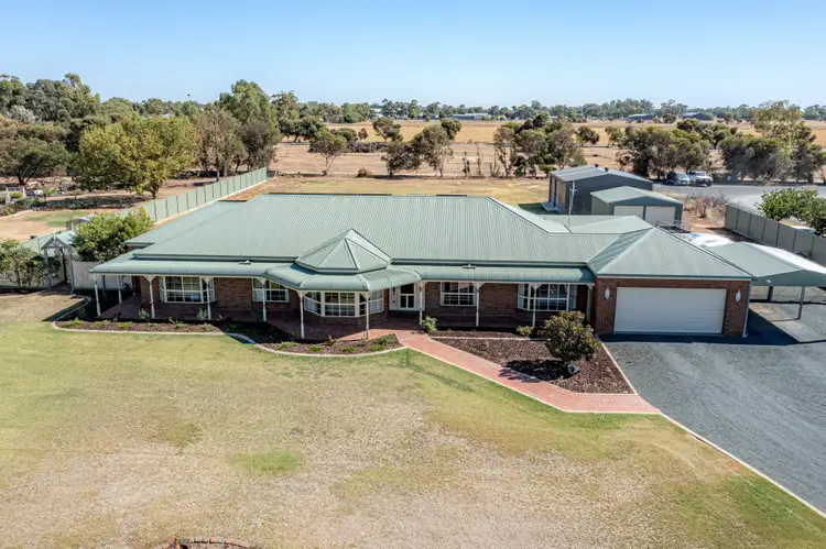 76 Pascoe Street, Rochester VIC 3561
