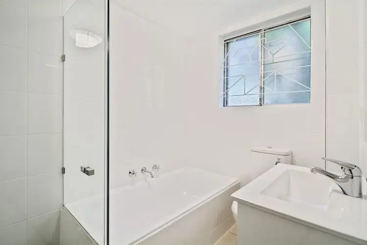 Third view of Homely apartment listing, 3/27 Yeo Street, Neutral Bay NSW 2089