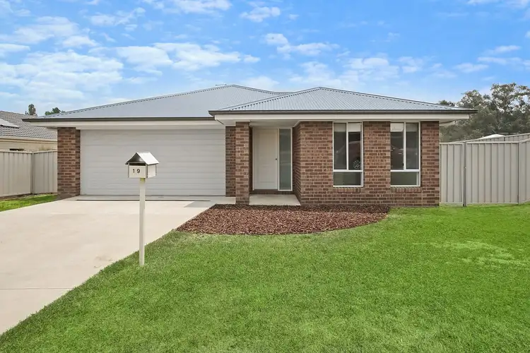 19 Bevington Bend, Lavington NSW 2641