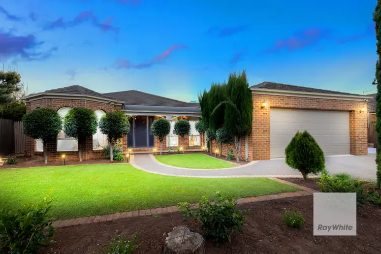 2 Hawthorn Grove, Taylors Hill VIC 3037