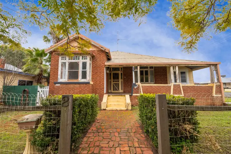 2 Oswin Street, Parkes NSW 2870