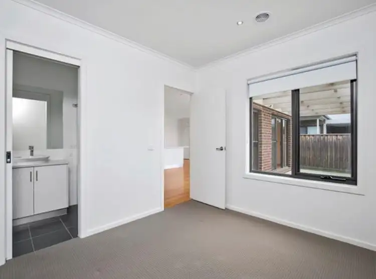 Fifth view of Homely unit listing, 2/8 Eaglemont Crescent, Bell Post Hill VIC 3215