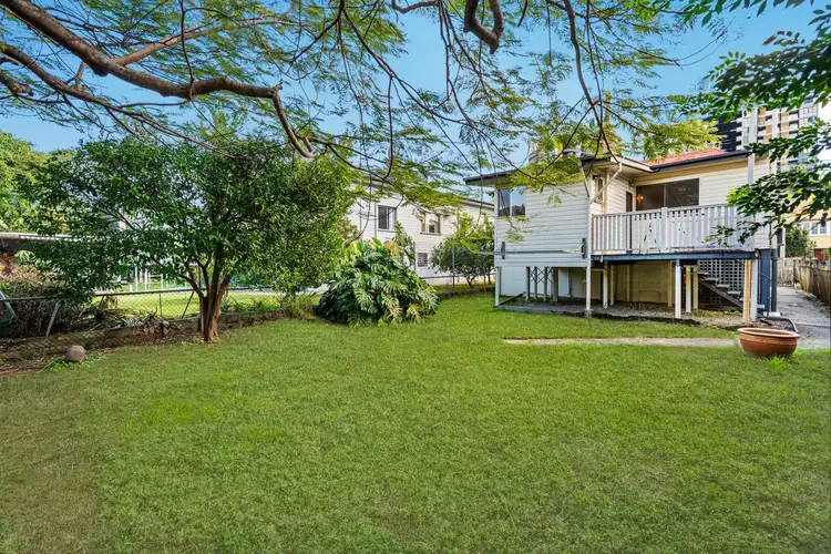 8 Flower Street, Woolloongabba QLD 4102