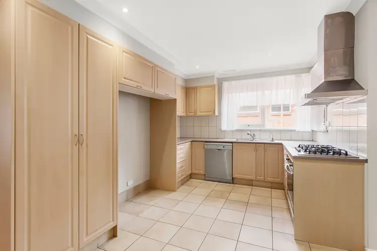 2/10 Waratah Avenue, Glen Huntly VIC 3163