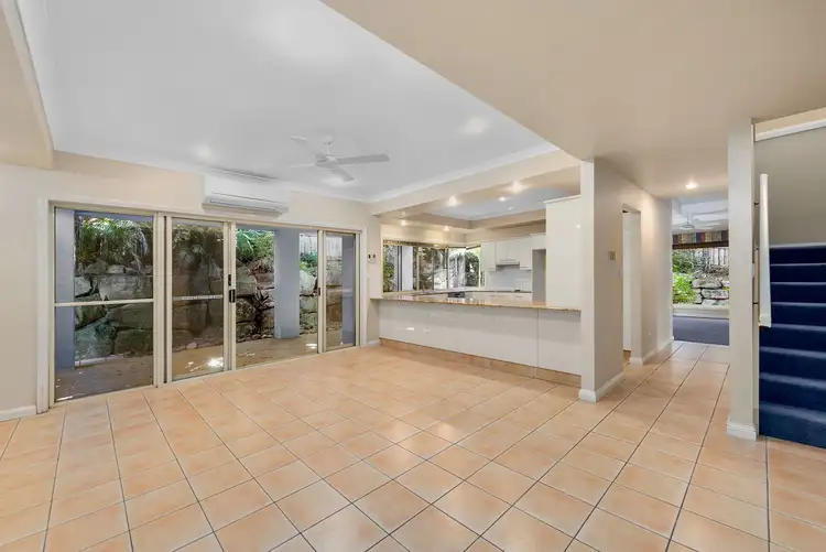 1 Evergreen Close, Kenmore QLD 4069