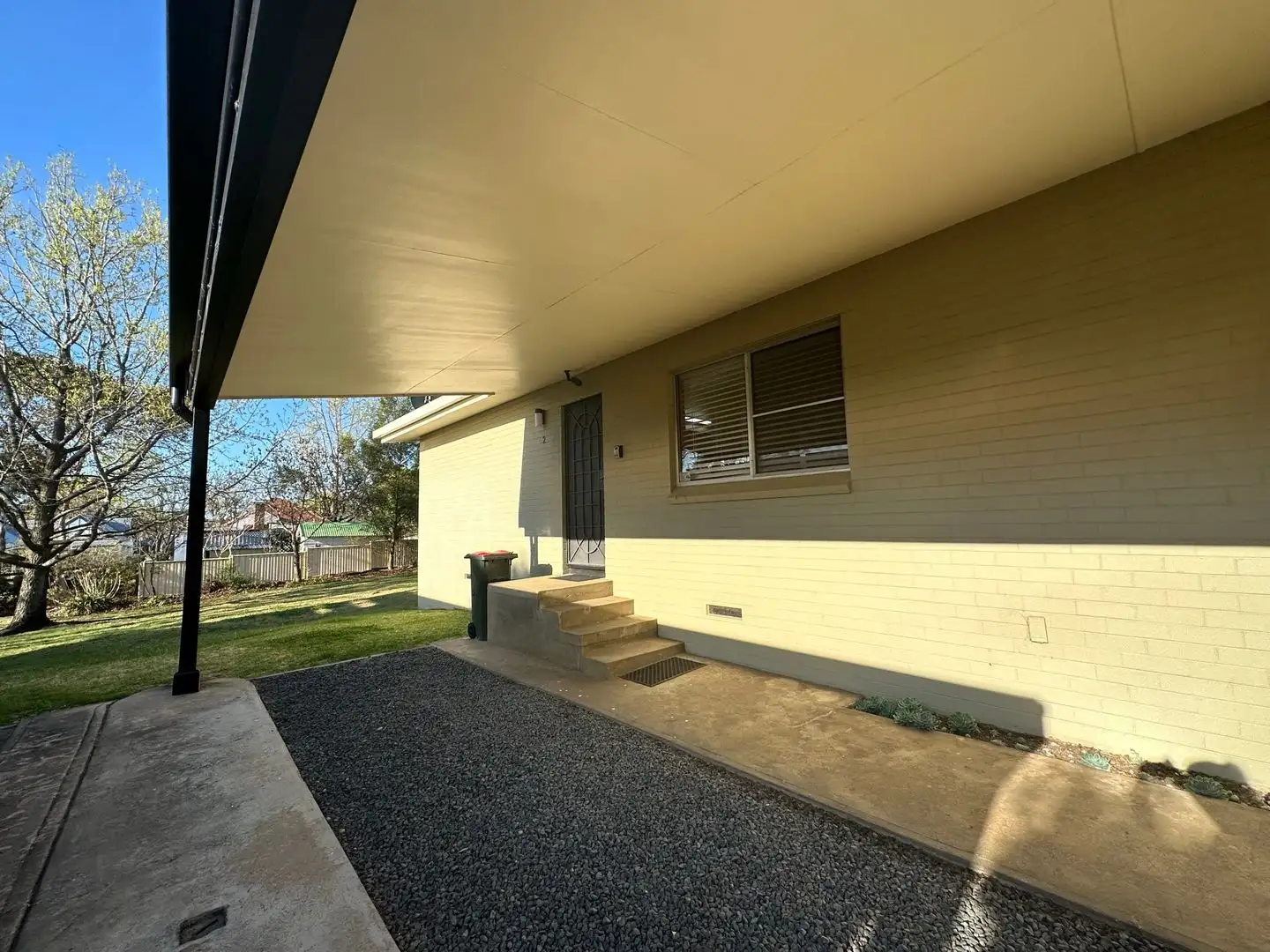 Main view of Homely unit listing, 2/13-15 Railway Parade, Armidale NSW 2350