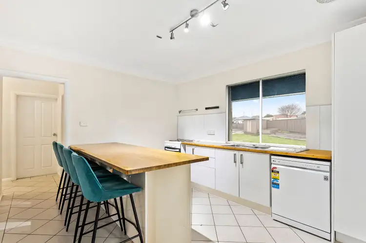 15 Merrett Avenue, Cringila NSW 2502
