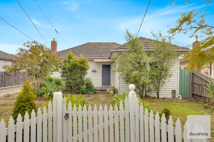 27 Euroa Avenue, Sunshine North VIC 3020
