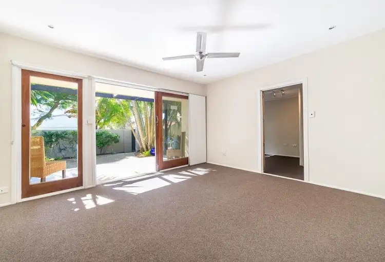11 Boongala Road, Broadbeach Waters QLD 4218