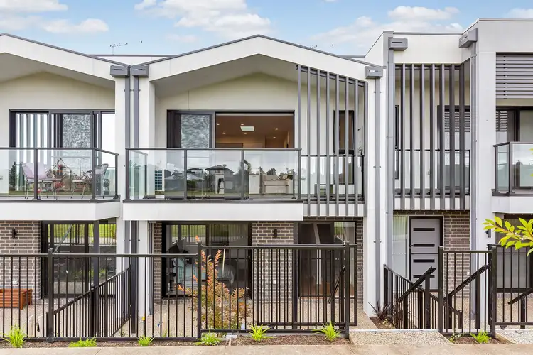 5 Creekview Way, Cranbourne West VIC 3977