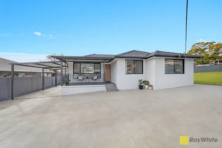 9 Oakwood Road, Toongabbie NSW 2146