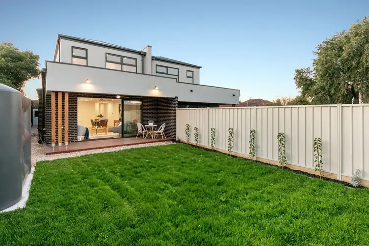 2/9 Corrigan Avenue, Brooklyn VIC 3012