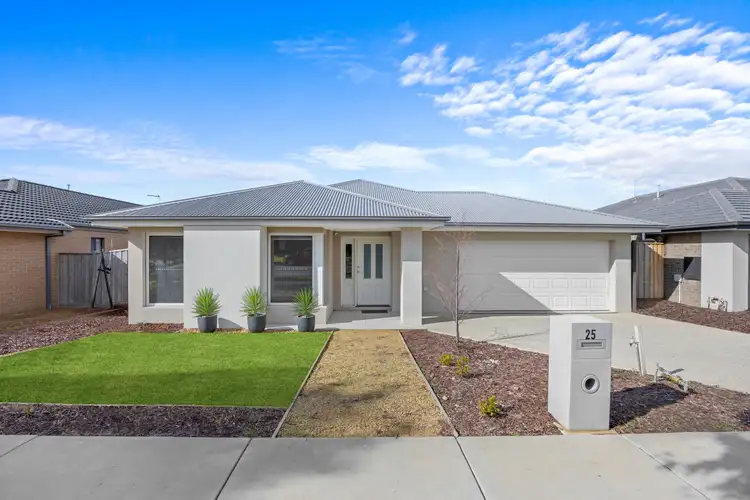 25 Sundance Boulevard, Winter Valley VIC 3358
