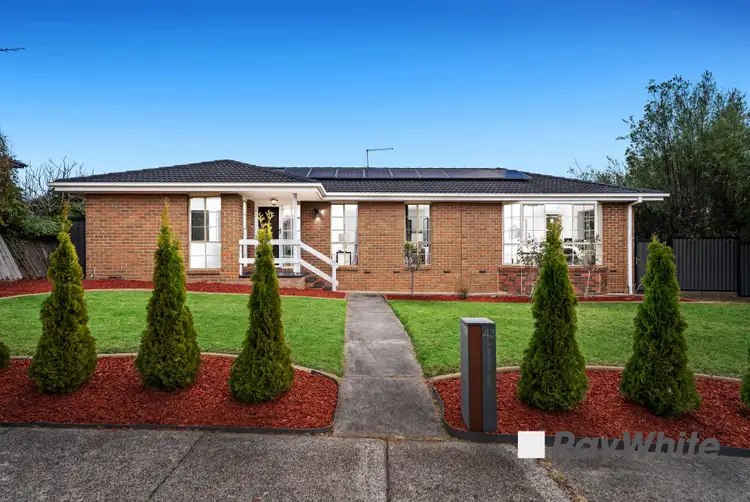 43 Huxley Crescent, Endeavour Hills VIC 3802