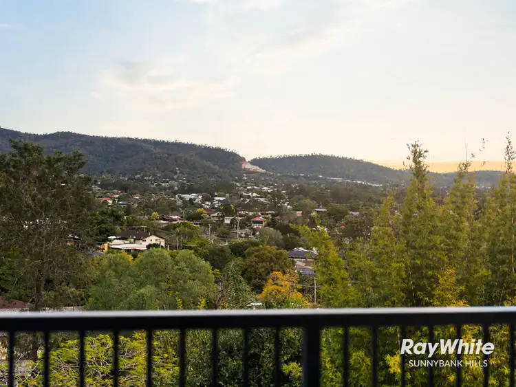 982 South Pine Road, Everton Hills QLD 4053